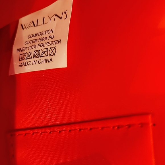 Wallyn's Red patent evening bag with silver stoned removable chain. NWT 9"X6" - Picture 6 of 16